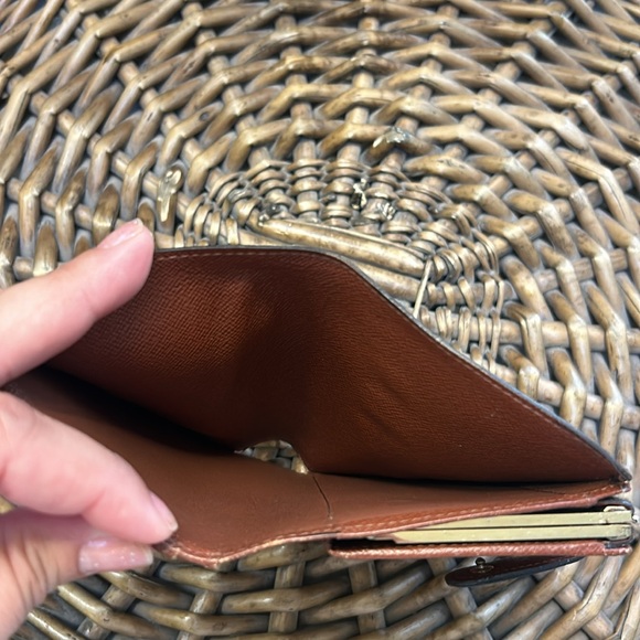 Authentic Louis Vuitton, Monogram Kisslock wallet - Picture 5 of 10